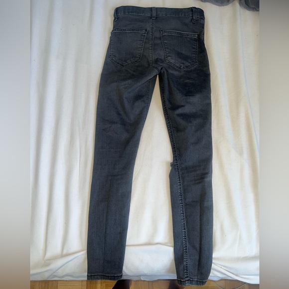 Topshop| High Waisted| Ankle Cut| Fitted Jeans - Picture 3 of 7